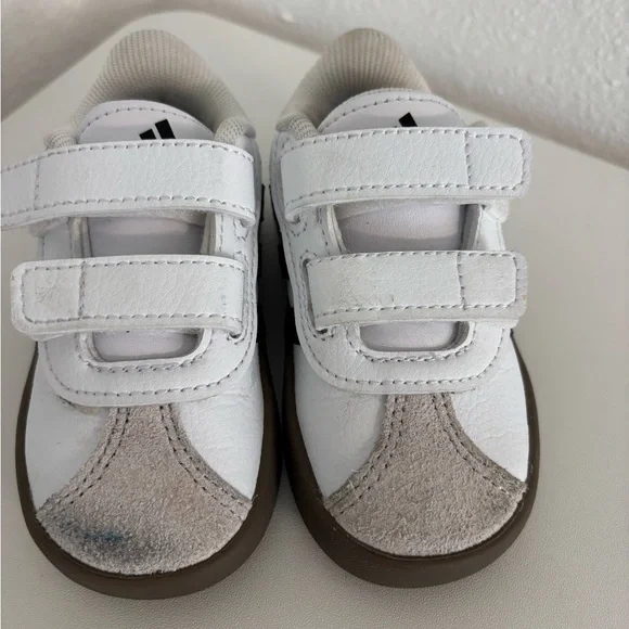 Adidas infant shoes with velcro straps - Picture 2 of 8